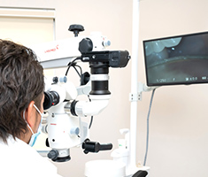視野拡大によるマイクロスコープでの精度の高い治療